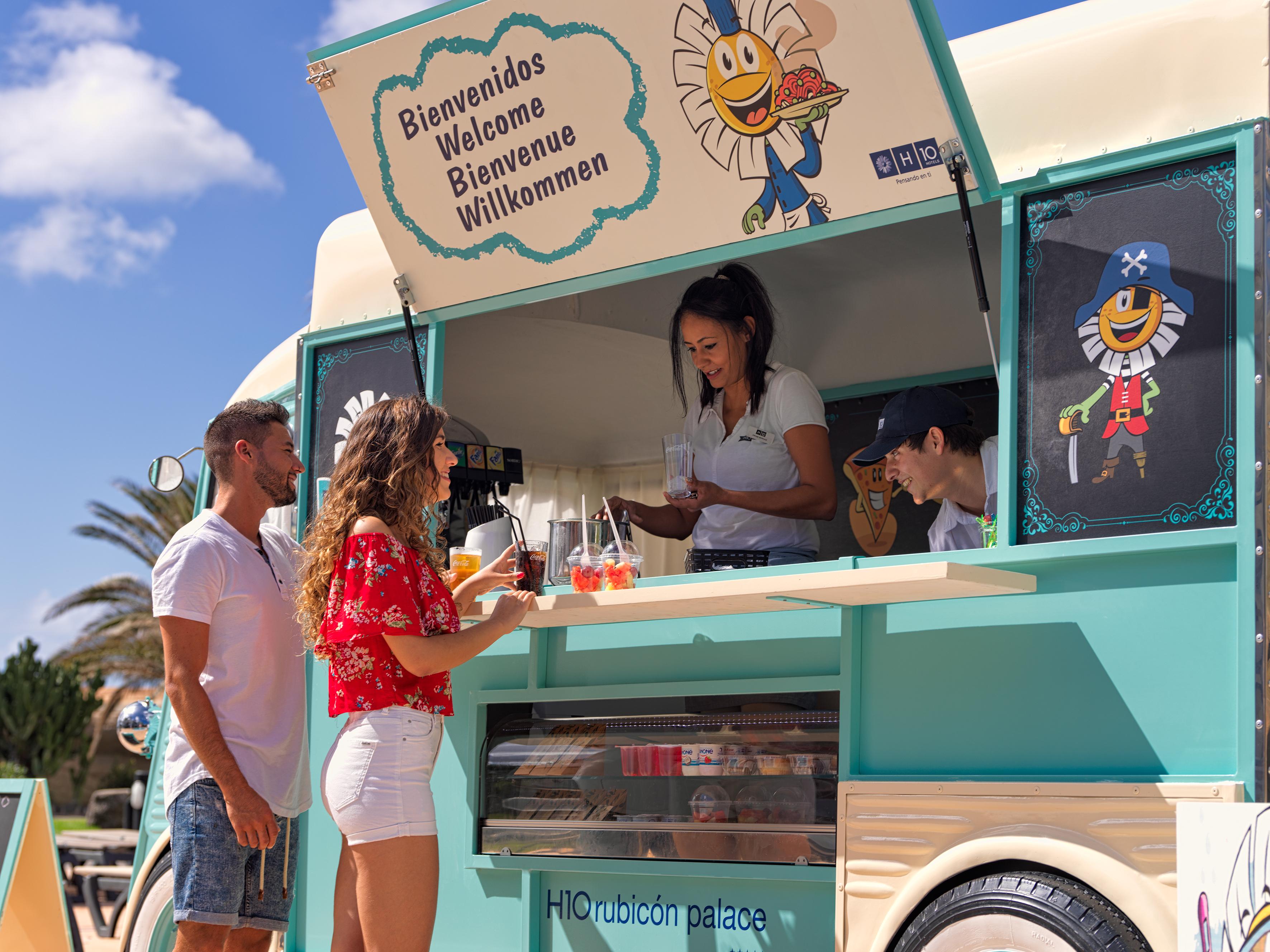 H10 Rubicon Horizons Collection (Adults Only) Hotel Playa Blanca  Kültér fotó Food truck in Benidorm, Spain