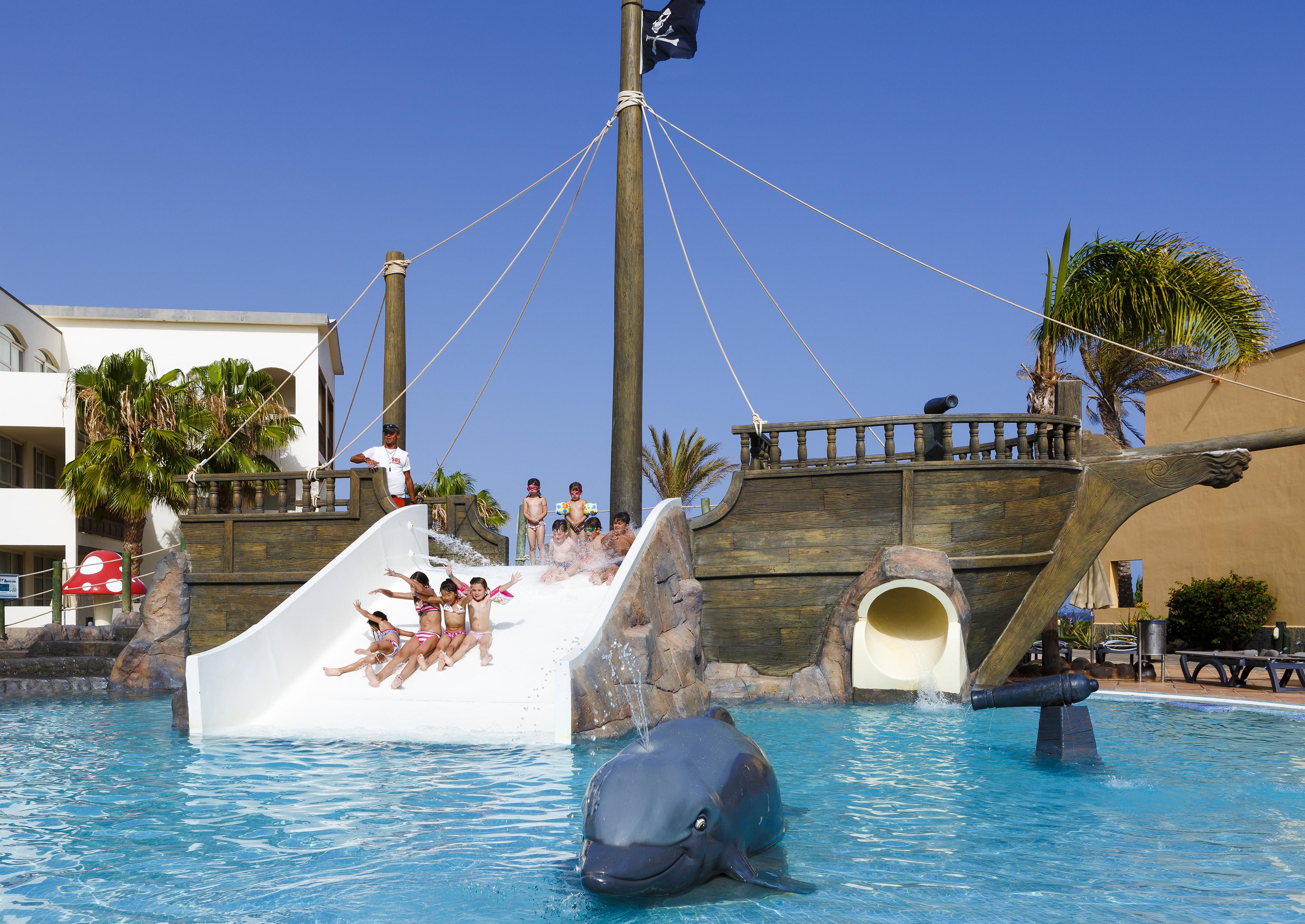 H10 Rubicon Horizons Collection (Adults Only) Hotel Playa Blanca  Kültér fotó The pirate ship at the water park
