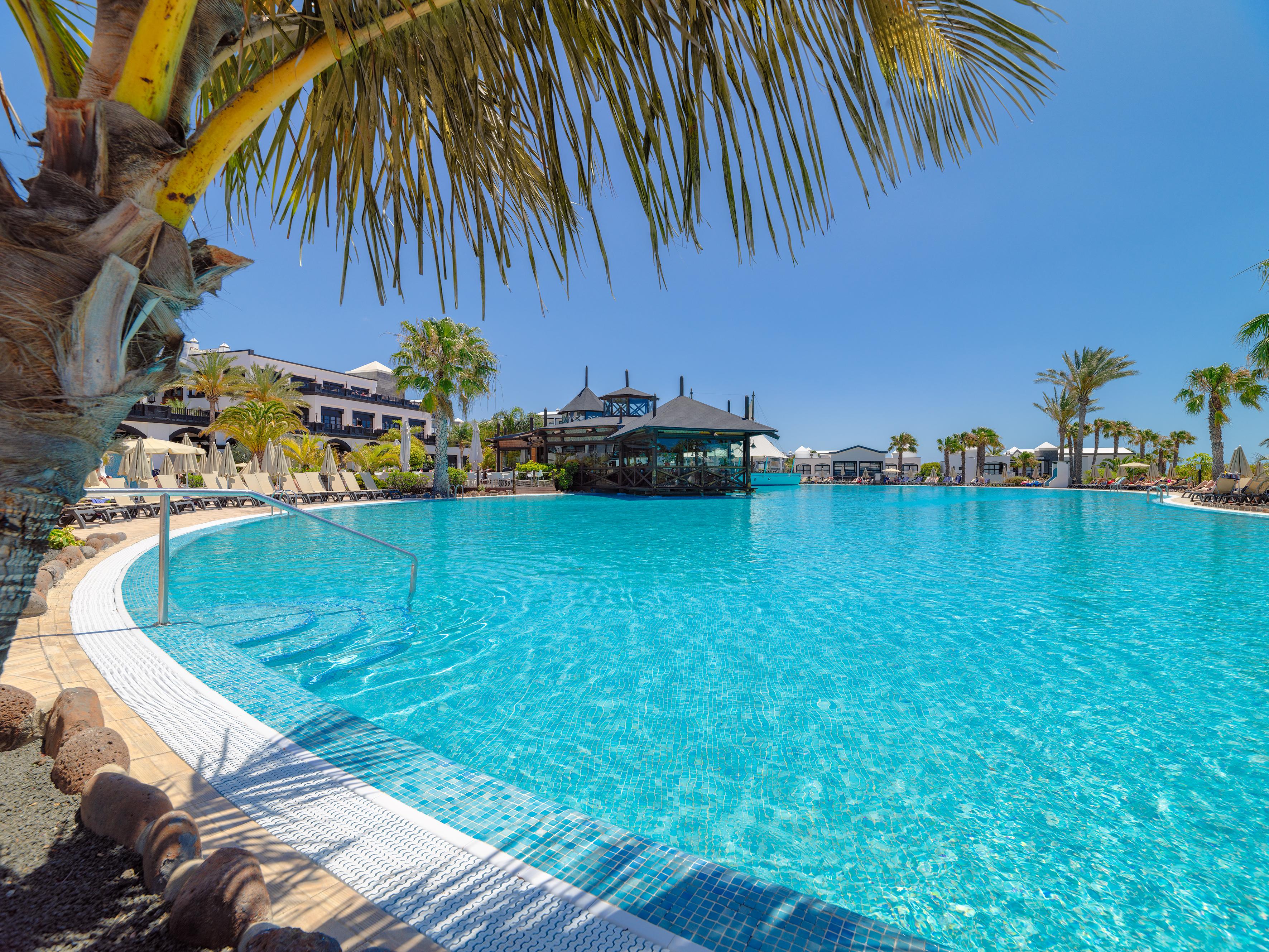 H10 Rubicon Horizons Collection (Adults Only) Hotel Playa Blanca  Kültér fotó The swimming pool at the Hard Rock Hotel