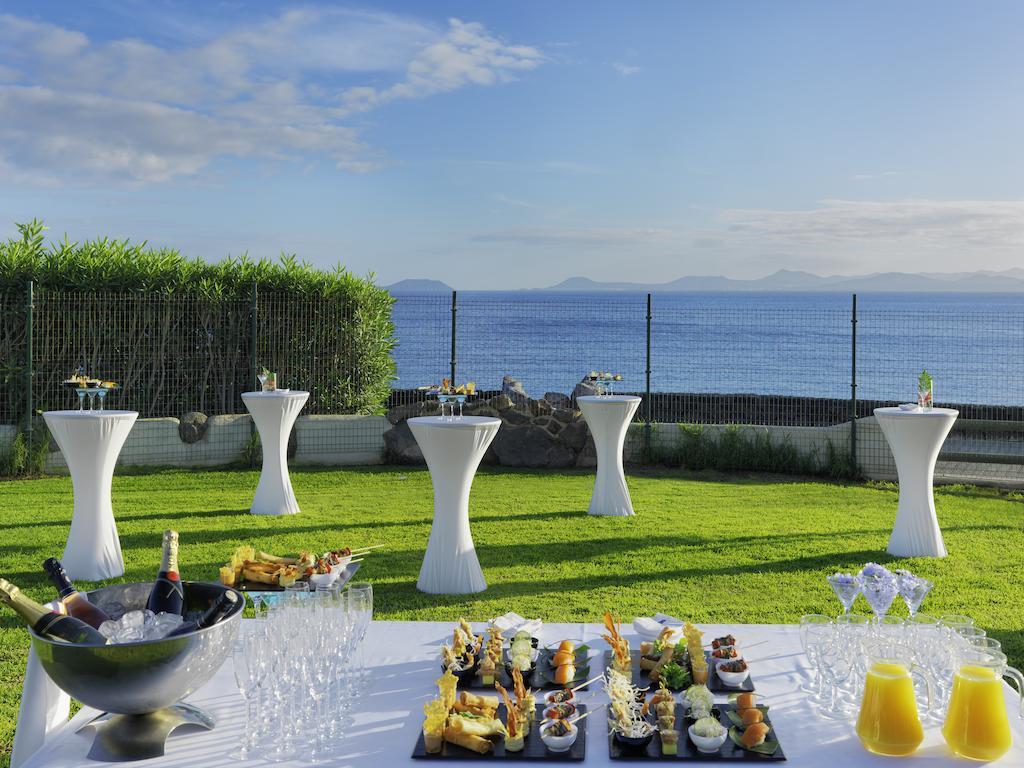 H10 Rubicon Horizons Collection (Adults Only) Hotel Playa Blanca  Kültér fotó Cocktail hour at a hotel
