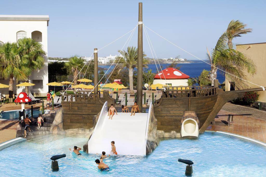 H10 Rubicon Horizons Collection (Adults Only) Hotel Playa Blanca  Kültér fotó The pirate ship at the water park